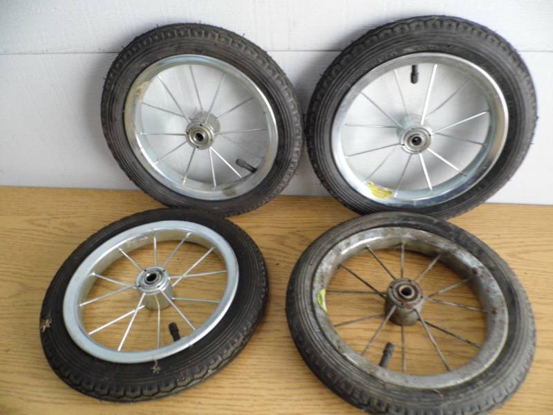 lot 102 image: Lot of 4 Tires