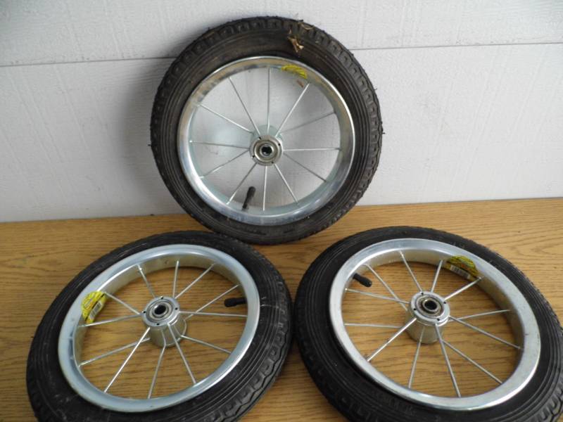lot 103 image: Lot of 3 Tires