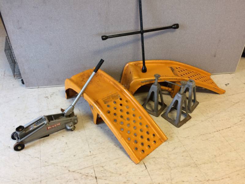 lot 1 image: Ramps, Jack & More