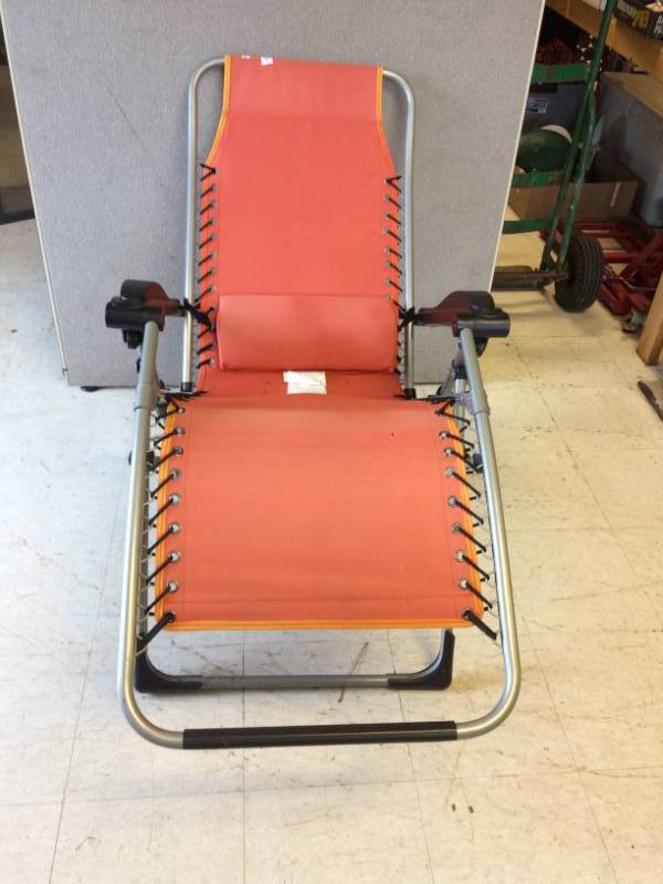 lot 5 image: Lawn Chair