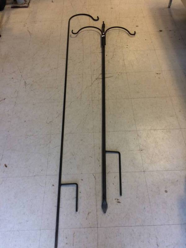 lot 10 image: Plant Hangers