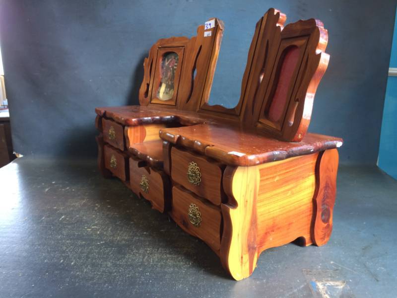 lot 39 image: Wooden Jewelry Box and Picture Frame