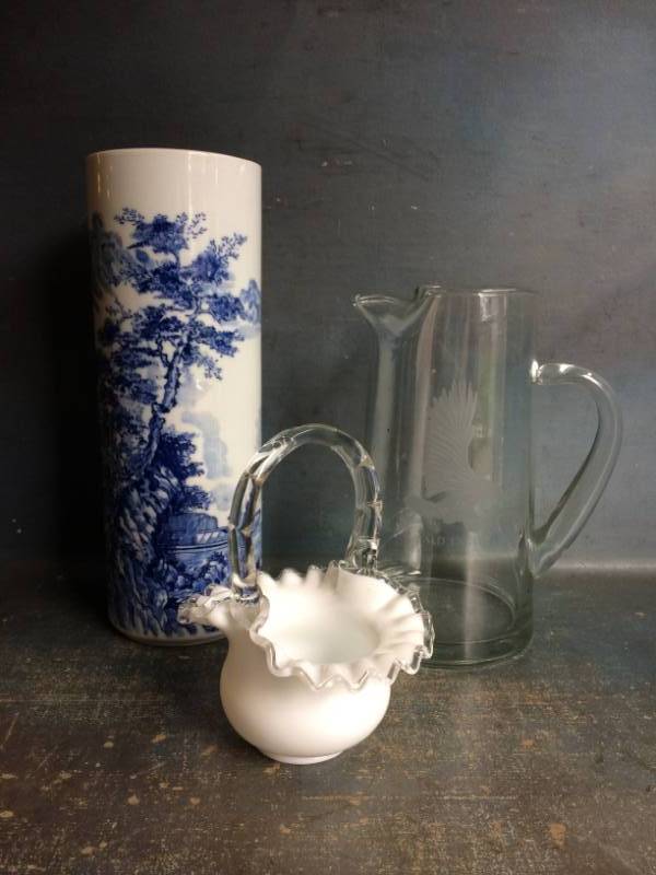 lot 49 image: Glass Ware