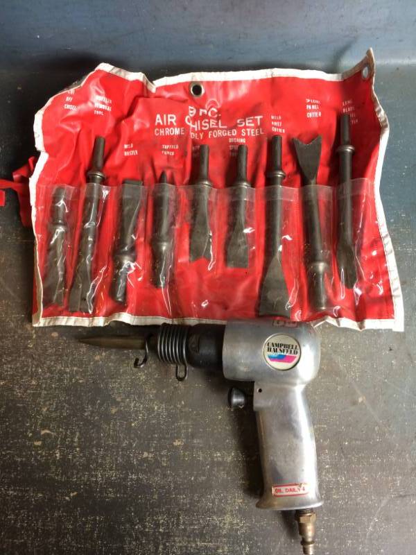lot 50 image: Air Chisel Set