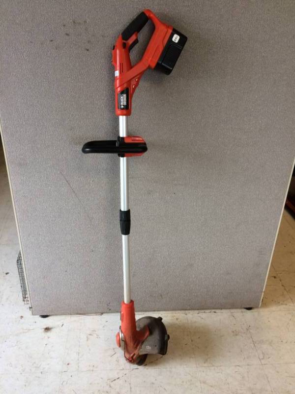 lot 73 image: Cordless String Trimmer Edger