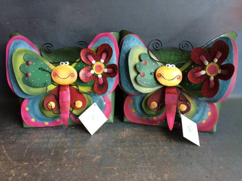 lot 86 image: Butterfly Buckets