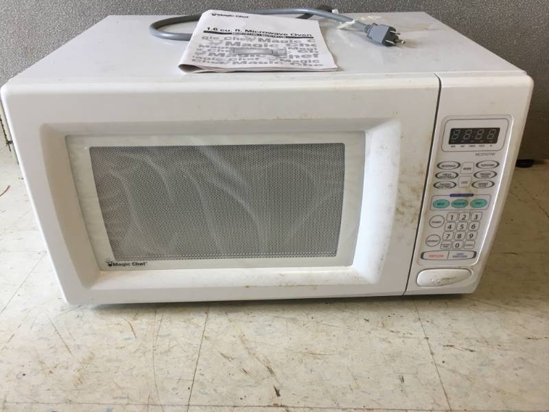 lot 28 image: Microwave