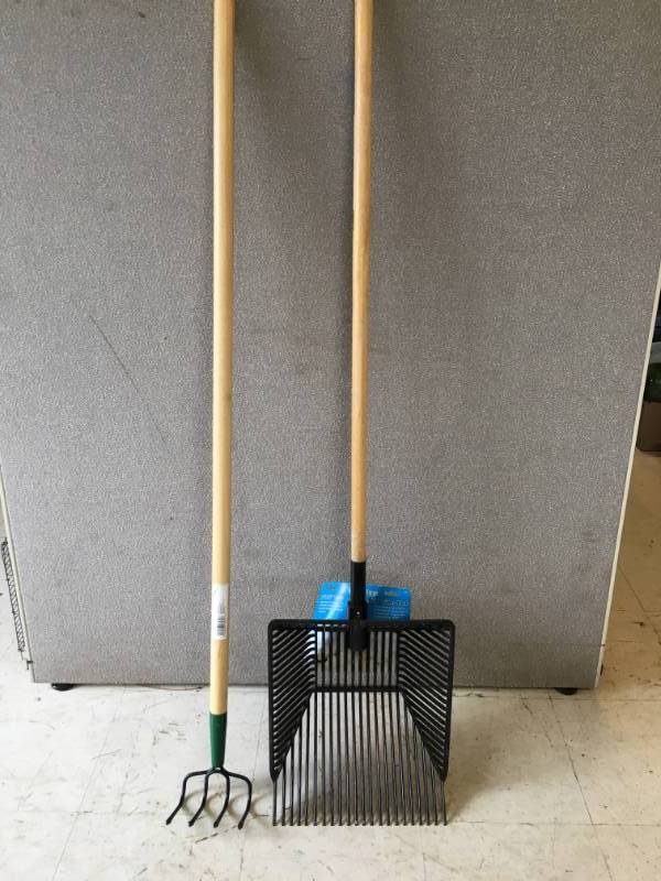 lot 64 image: Yard Tools