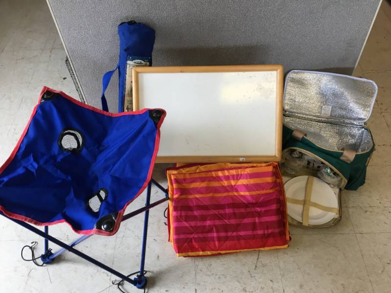 lot 70 image: Picnic Supplies with Tote