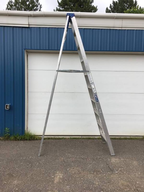 lot 105 image: 10 Ladder