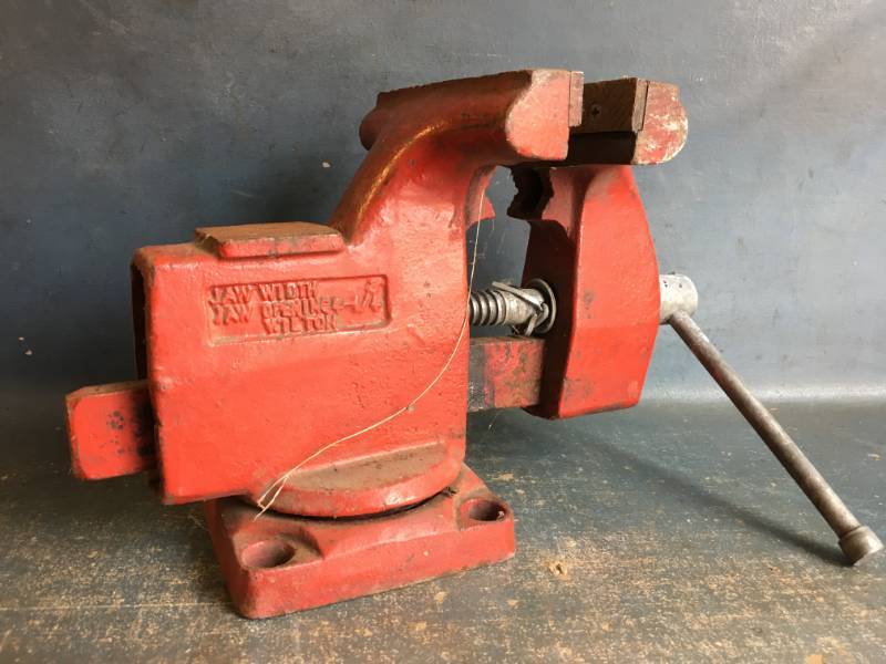 lot 136 image: Vise