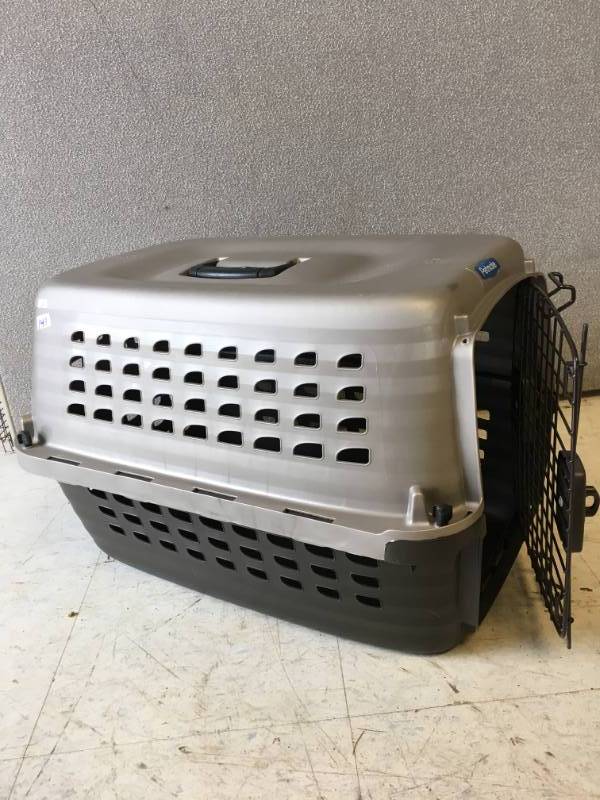 lot 141 image: Dog Crate