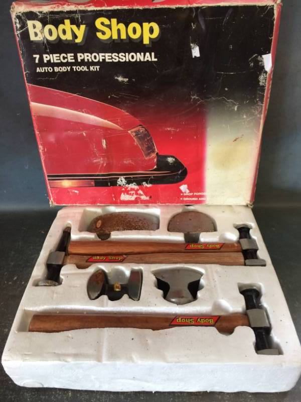 lot 147 image: Auto Body Tool Kit