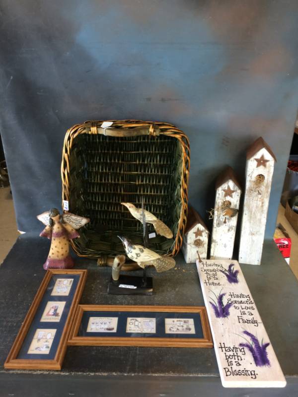 lot 158 image: Home Decor