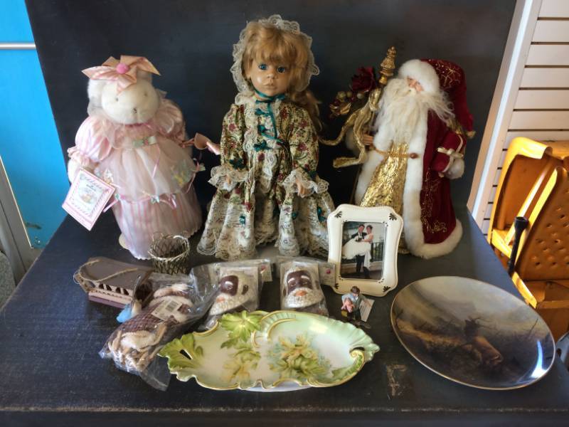 lot 170 image: Assorted Collectables & Home Decor