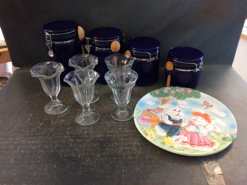 lot 185 image: China Pantry Set and More