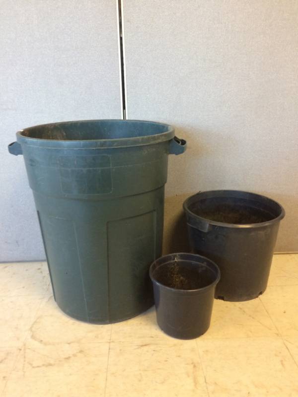 lot 194 image: Rubbermaid Garbage Can and More