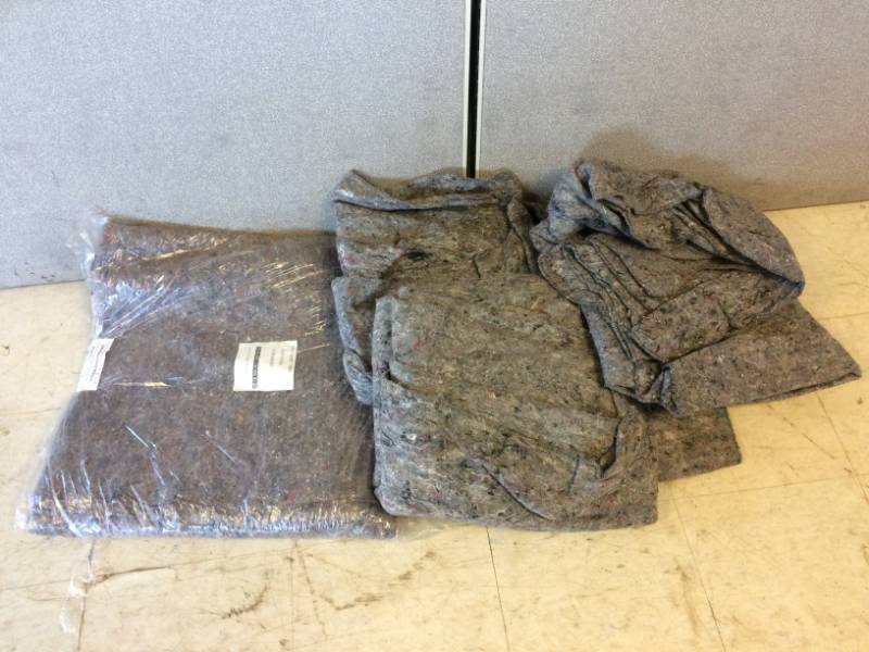 lot 197 image: Disaster Blankets