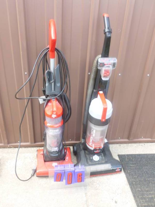 2 Vacuum Cleaners