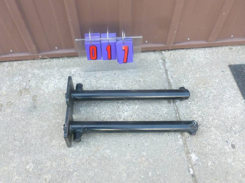 2 Hydraulic Cylinders