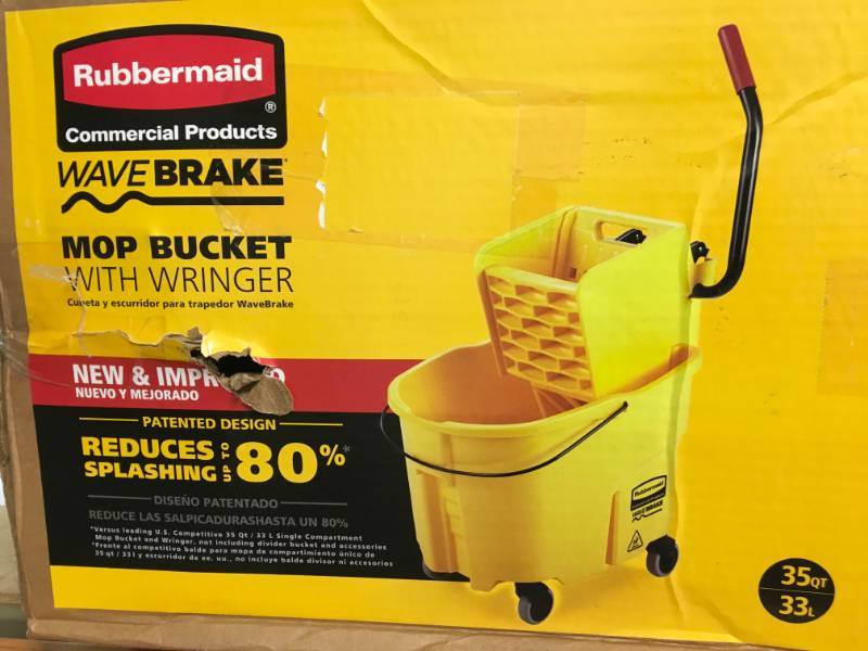 Rubbermaid Commercial Products 35-qt Wavebrake Mop Bucket with Drain in the  Mop Wringer Buckets department at