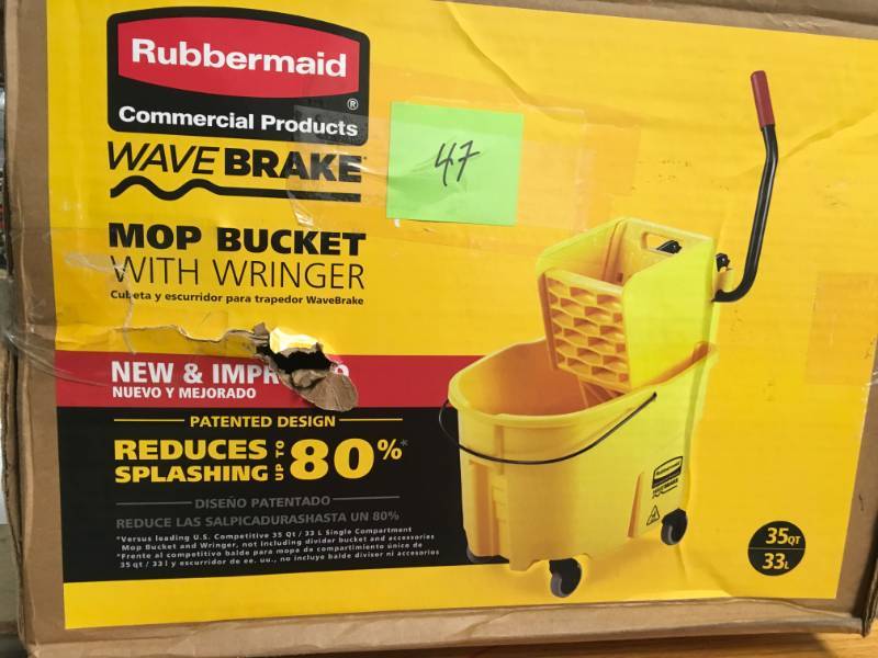 Rubbermaid Commercial Products WaveBrake 35 Qt. Plastic Mop Bucket with Wringer in good condition