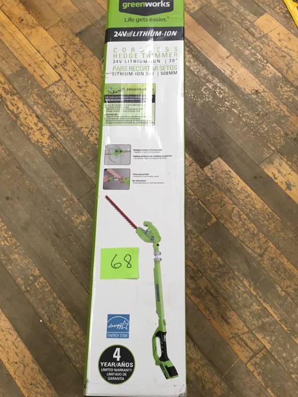 GreenWorks 22242 G-24 Li-ion 20-Inch Cordless Pole Hedge Trimmer with 2AH Battery in good condition