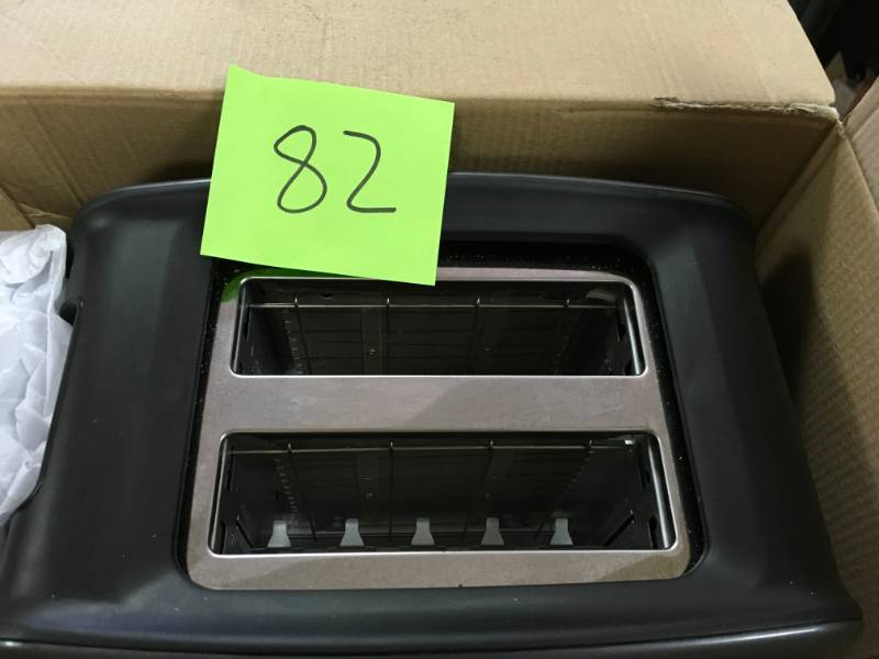 Oster 2-Slice Toaster with Retractable Cord in good condition