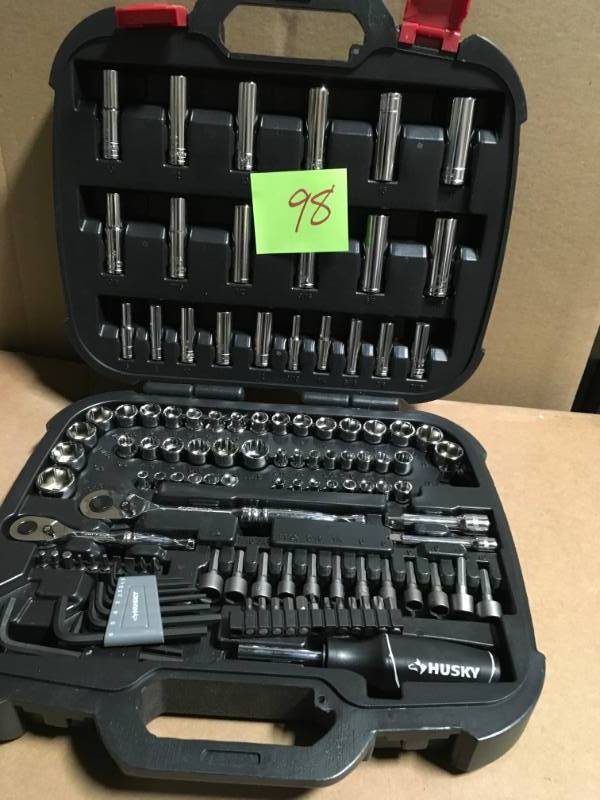 Husky Mechanics Tool Set (111-Piece) in good condition