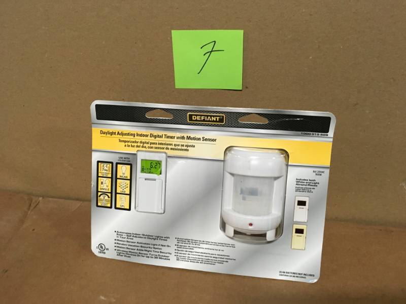 lot 7 image: Defiant 8 Amp 7-Day Indoor In-Wall SunSmart Digital Timer Switch with Motion Sensor, White not used