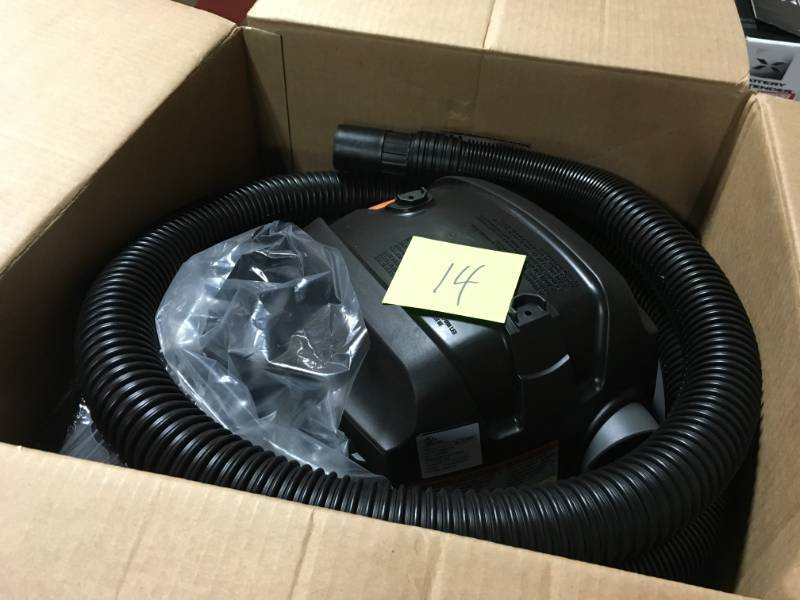 lot 14 image: RIDGID 9 Gal. 4.25-Peak HP NXT WetDry Vac in good condition