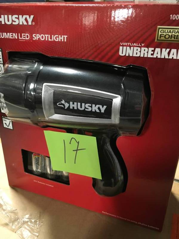 lot 17 image: Husky 500 Lumen LED Compact Unbreakable Spotlight not used