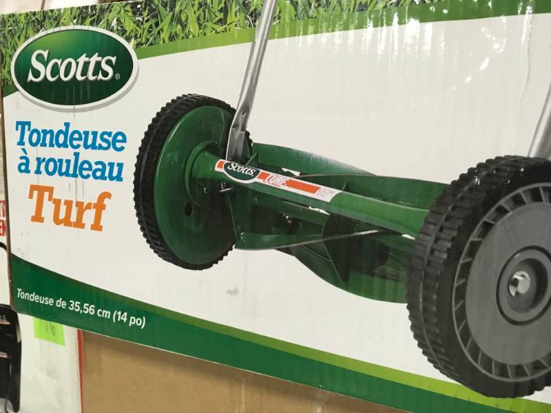 lot 22 image: Scotts 14 in. 5-Blade Manual Walk Behind Reel Mower in good condition