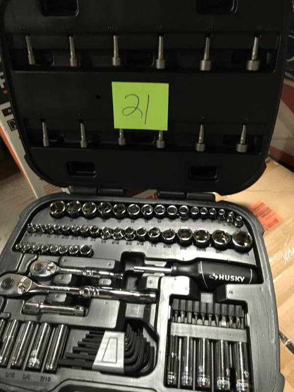 lot 21 image: Husky Mechanics Tool Set (92-Piece) in good condition
