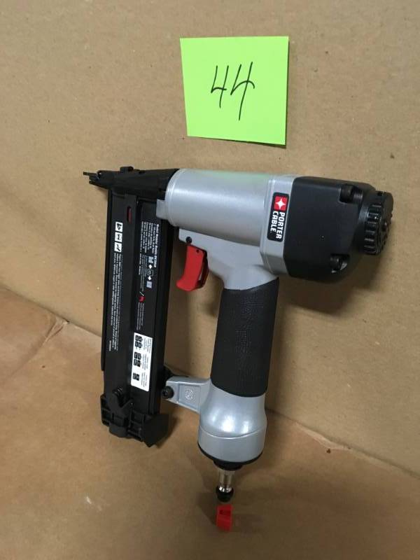 lot 44 image: Porter-Cable 18-Gauge Pneumatic Brad Nailer Kit in good condition