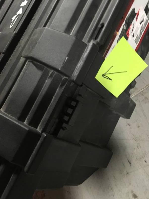 lot 62 image: Husky 35 in. Mobile Job Tool Box SEE PHOTO MISSING LATCH