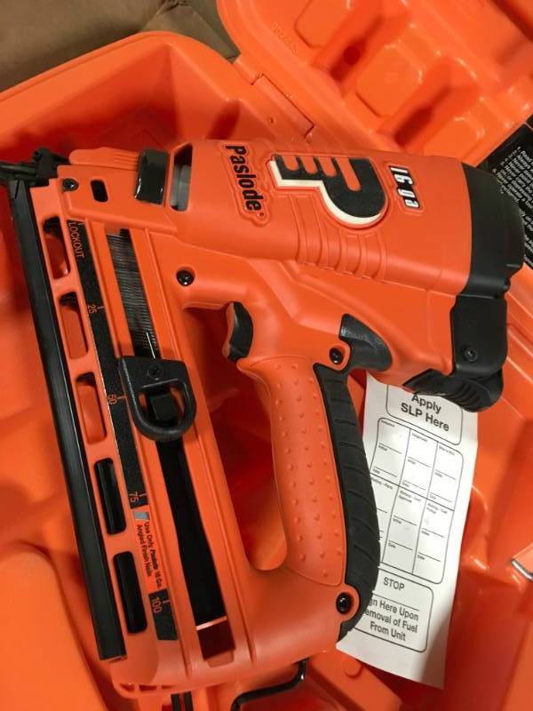 lot 77 image: Paslode 16-Gauge Cordless Lithium-Ion Angled Finish Nailer
