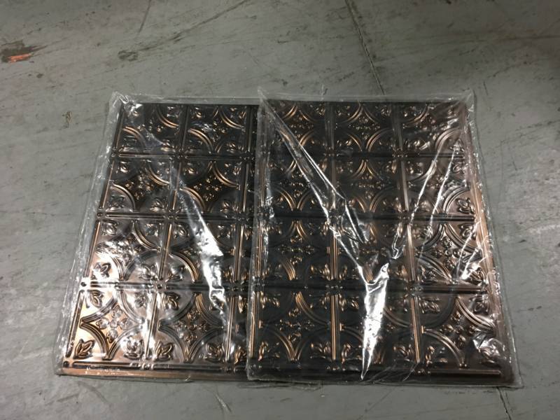 lot 100 image: Fasade 4F50-18 Backsplash Panels, 18 x 24 in good condition
