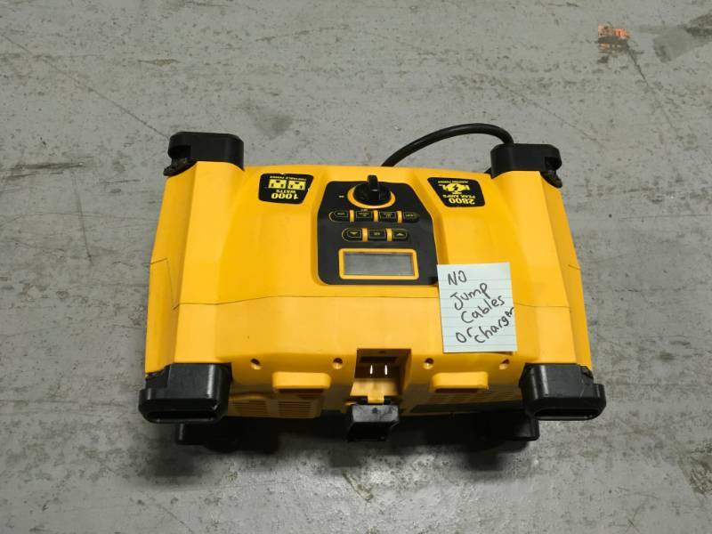DEWALT 2800 Peak Amp Jump Starter 1000-Watt Power Inverter with Digital Compressor MISSING JUMP CABLES & CHARGER in good condition
