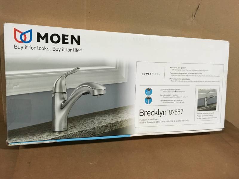 MOEN Brecklyn Single-Handle Pull-Out Sprayer Kitchen Faucet with Power Clean in Chrome in good condition