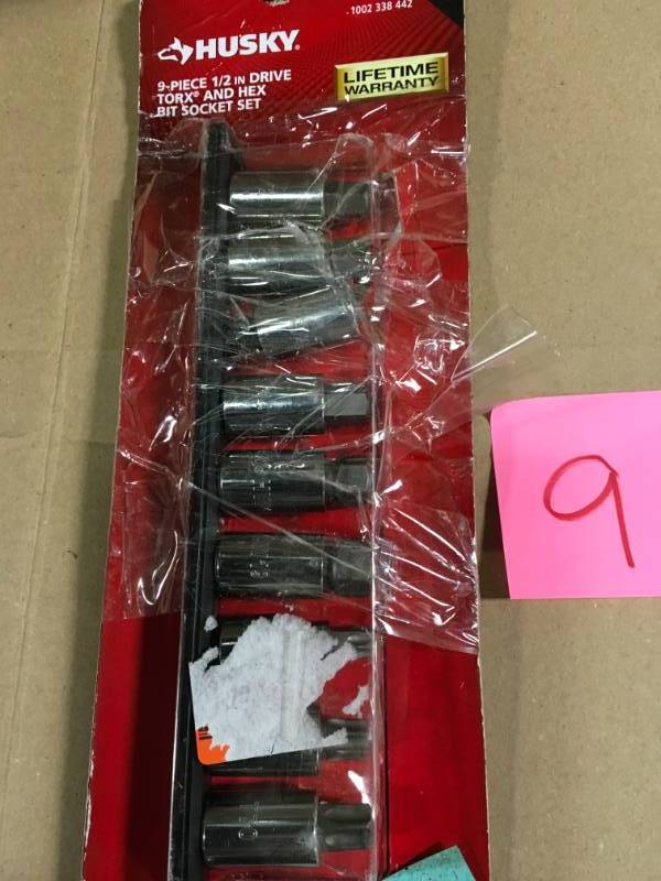 Husky 12 in. Drive Torx and Hex Bit Socket Set (9-Piece) 1 pc broken