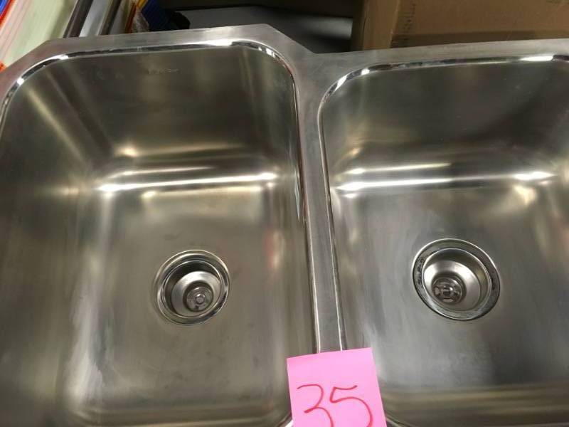 Elkay Undermount Stainless Steel 32 in. Offset Double Bowl Kitchen Sink not used