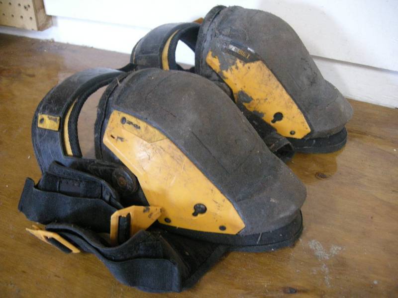 lot 27 image: ToughBuilt Gelfit Knee Pads