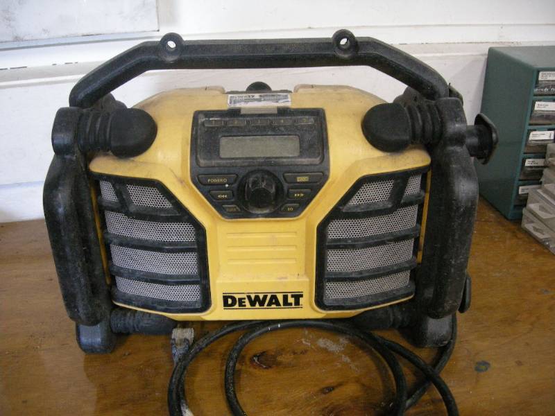 lot 29 image: DeWalt Max Worksite Radio-Charger