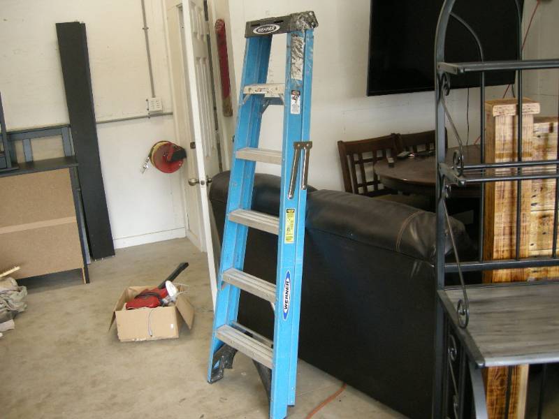 lot 52 image: Werner 6 Fiberglass Step Ladder