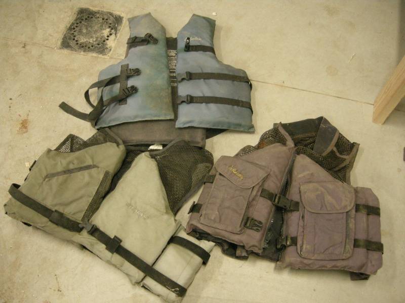 lot 62 image: 3 Adult Life Jackets