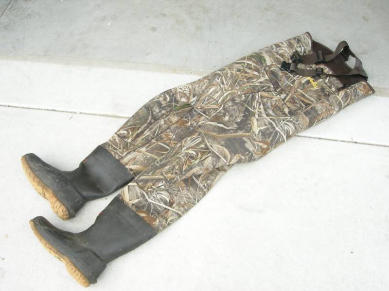 lot 64 image: Cabelas 13R Waders