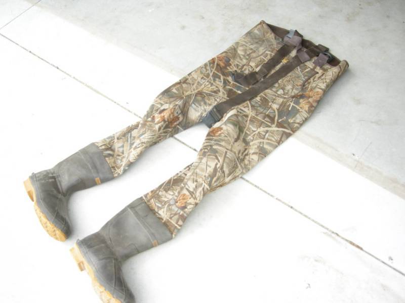 lot 65 image: Cabelas 12R Wader