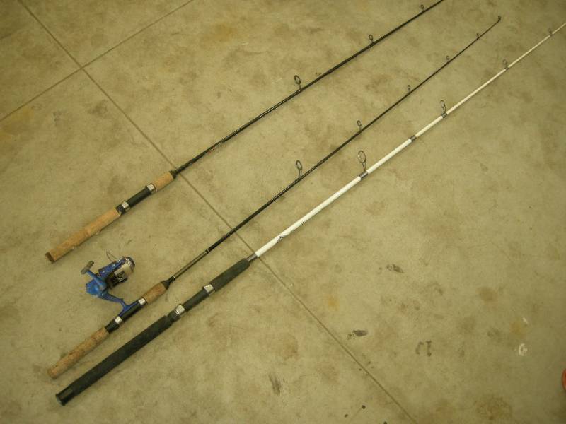 lot 72 image: 3 Fishing Rods 1 Reel