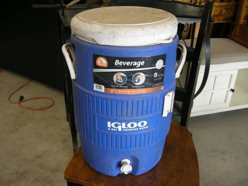 lot 87 image: Igloo 5 gal Beverage Dispenser